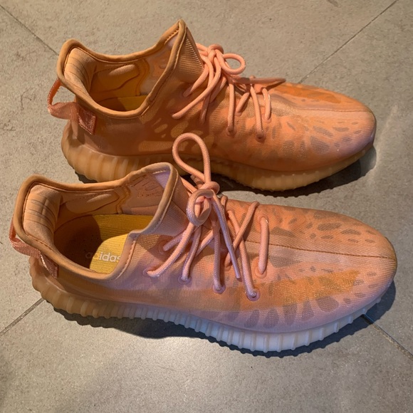 Yeezy Boost 350 - LIKE NEW - Picture 4 of 5